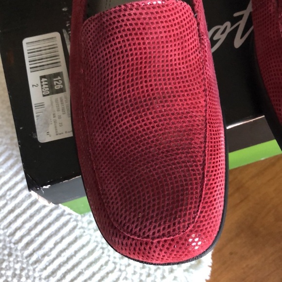 WOMEN'S TROTTERS JENN MINI DOTS FLATS 9N narrow (new in box) - Picture 3 of 11